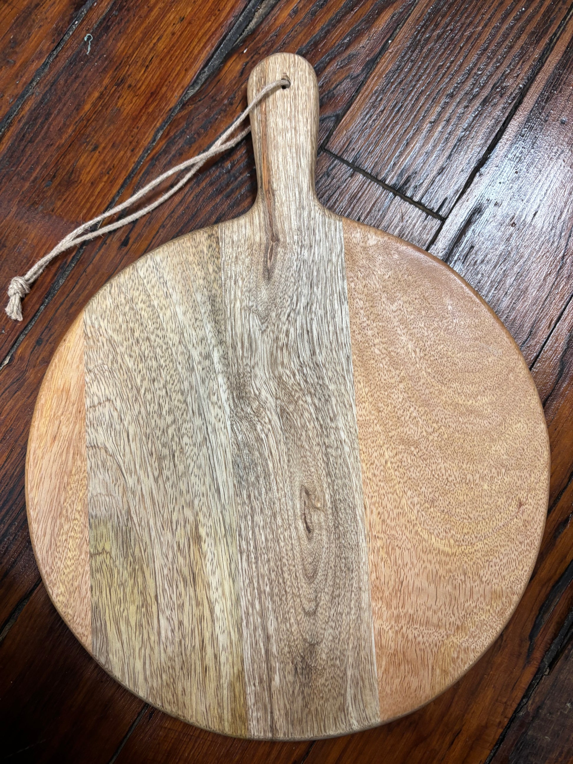 Round Wood Cutting Board 10.5x14.5 (Pour on resin)