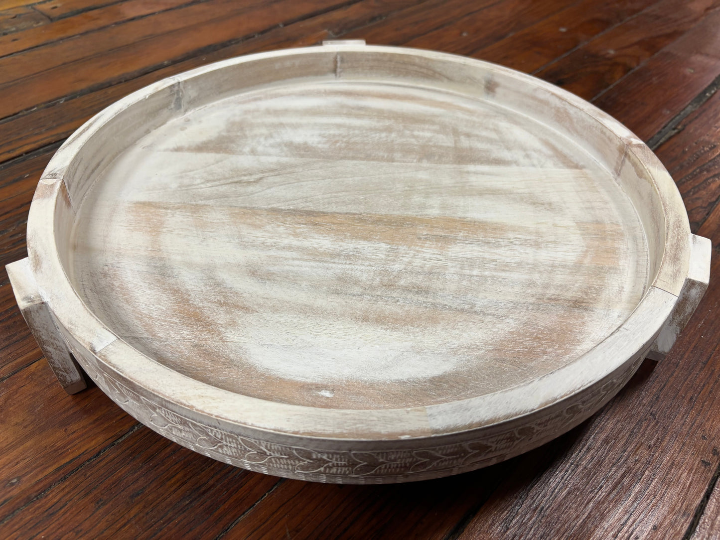 Round White Wood With Legs 16"